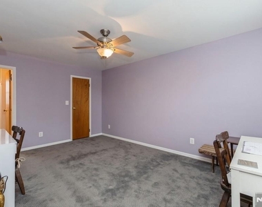 678 Bloomfield - Photo Thumbnail 17