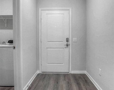 1419 Avenue N - Photo Thumbnail 3
