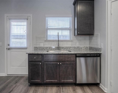1419 Avenue N - Photo Thumbnail 11