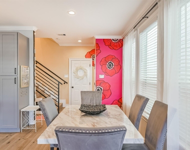 1010 Melneeka Lane - Photo Thumbnail 13