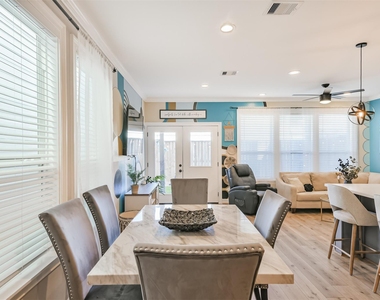 1010 Melneeka Lane - Photo Thumbnail 8
