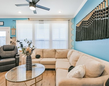 1010 Melneeka Lane - Photo Thumbnail 16