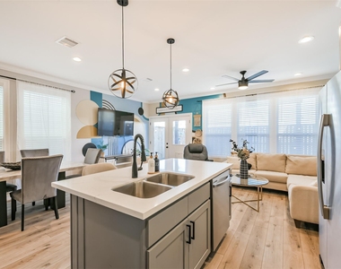 1010 Melneeka Lane - Photo Thumbnail 10