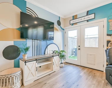 1010 Melneeka Lane - Photo Thumbnail 17