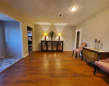 8815 Bellaire Boulevard - Photo Thumbnail 4