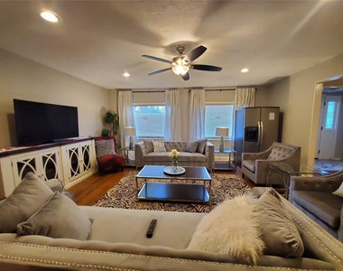 8815 Bellaire Boulevard - Photo Thumbnail 7