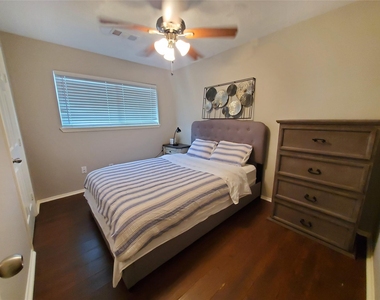 8815 Bellaire Boulevard - Photo Thumbnail 17