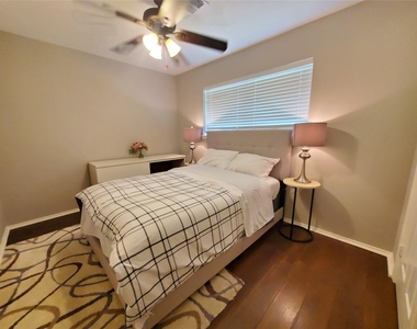 8815 Bellaire Boulevard - Photo Thumbnail 16