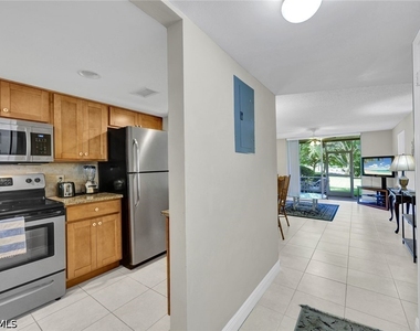 100 Forest Lakes Boulevard - Photo Thumbnail 7