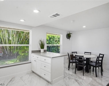 455 Bayside Avenue - Photo Thumbnail 3