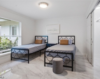 455 Bayside Avenue - Photo Thumbnail 5