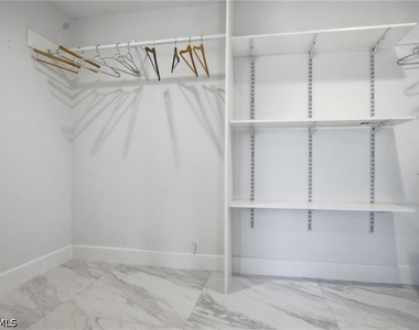 455 Bayside Avenue - Photo Thumbnail 9