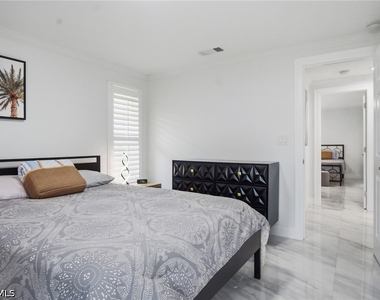 455 Bayside Avenue - Photo Thumbnail 7