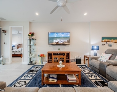 2555 Seychelles Drive - Photo Thumbnail 8