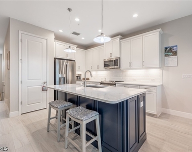 2555 Seychelles Drive - Photo Thumbnail 14