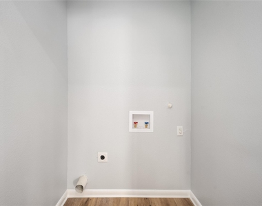 901 Bonita Street - Photo Thumbnail 11