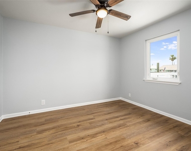 901 Bonita Street - Photo Thumbnail 12
