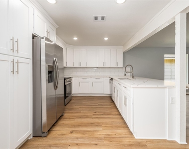 901 Bonita Street - Photo Thumbnail 4