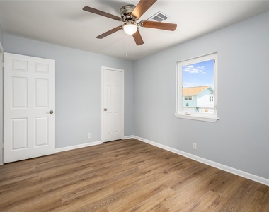901 Bonita Street - Photo Thumbnail 8