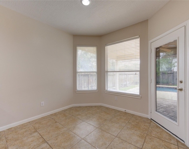 1903 Hampton Lakes Ct - Photo Thumbnail 10