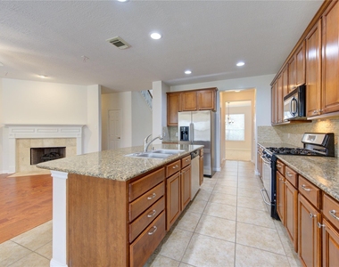 1903 Hampton Lakes Ct - Photo Thumbnail 9