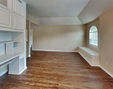 26887 Castlecliff Lane - Photo Thumbnail 10