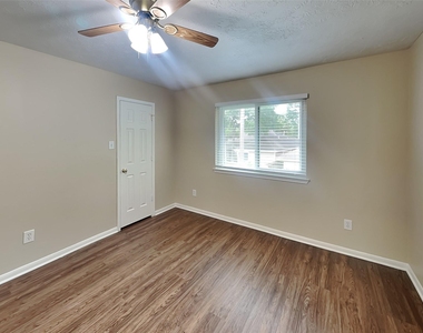 26887 Castlecliff Lane - Photo Thumbnail 18