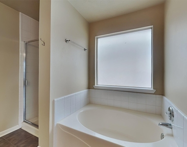 26887 Castlecliff Lane - Photo Thumbnail 13