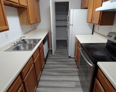 9700 Leawood Boulevard - Photo Thumbnail 6
