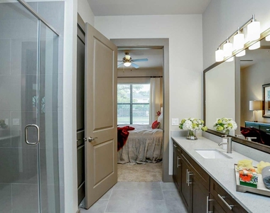 2033 S Gessner Road - Photo Thumbnail 4