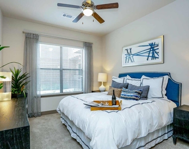 2033 S Gessner Road - Photo Thumbnail 3