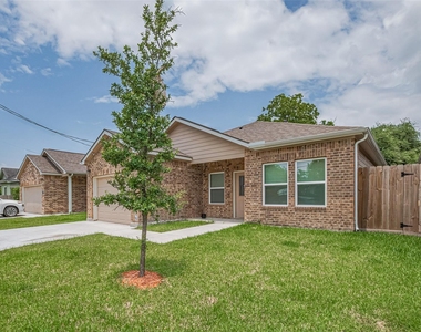 7981 Saint Louis Street - Photo Thumbnail 3