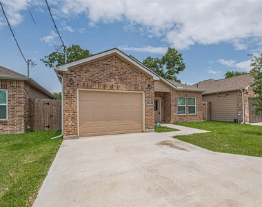 7981 Saint Louis Street - Photo Thumbnail 2