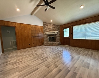 422 Gamewood Drive - Photo Thumbnail 11