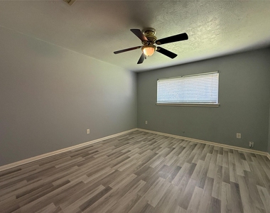 422 Gamewood Drive - Photo Thumbnail 20