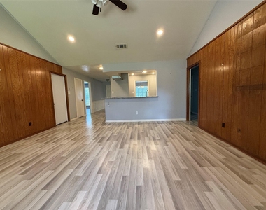 422 Gamewood Drive - Photo Thumbnail 8