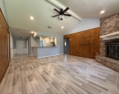 422 Gamewood Drive - Photo Thumbnail 10