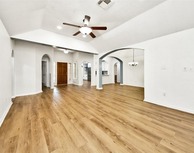1419 Hudgens Avenue - Photo Thumbnail 6