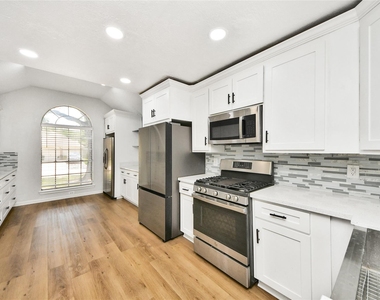 1419 Hudgens Avenue - Photo Thumbnail 11
