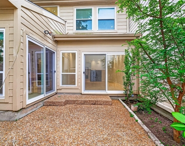 12625 Memorial Drive - Photo Thumbnail 23