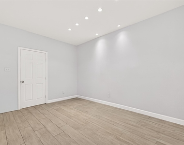 12625 Memorial Drive - Photo Thumbnail 5