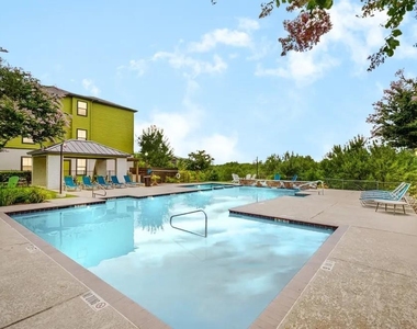 6710 Babcock Road - Photo Thumbnail 5