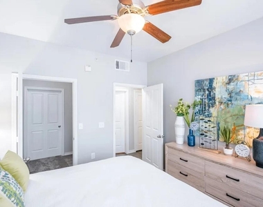 6710 Babcock Road - Photo Thumbnail 3