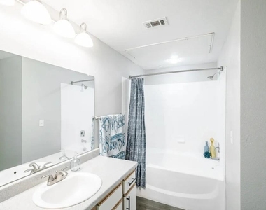 6710 Babcock Road - Photo Thumbnail 11