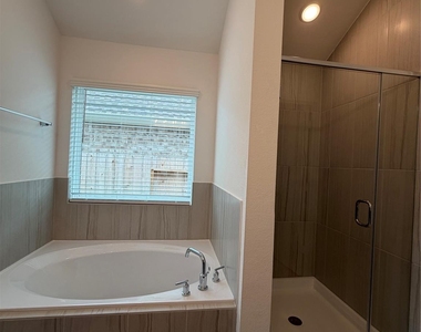 8123 Kay Harbor Drive - Photo Thumbnail 10