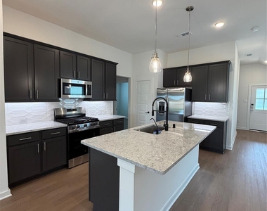 8123 Kay Harbor Drive - Photo Thumbnail 4