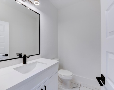 861 Fisher Street - Photo Thumbnail 21