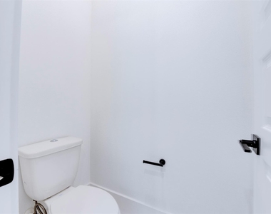 861 Fisher Street - Photo Thumbnail 29