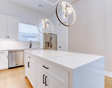 861 Fisher Street - Photo Thumbnail 16