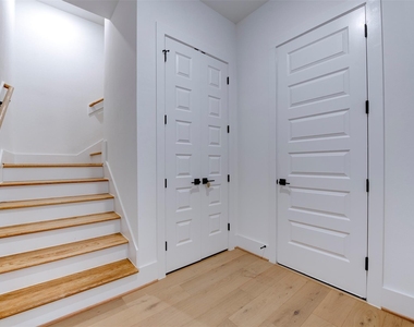 861 Fisher Street - Photo Thumbnail 4